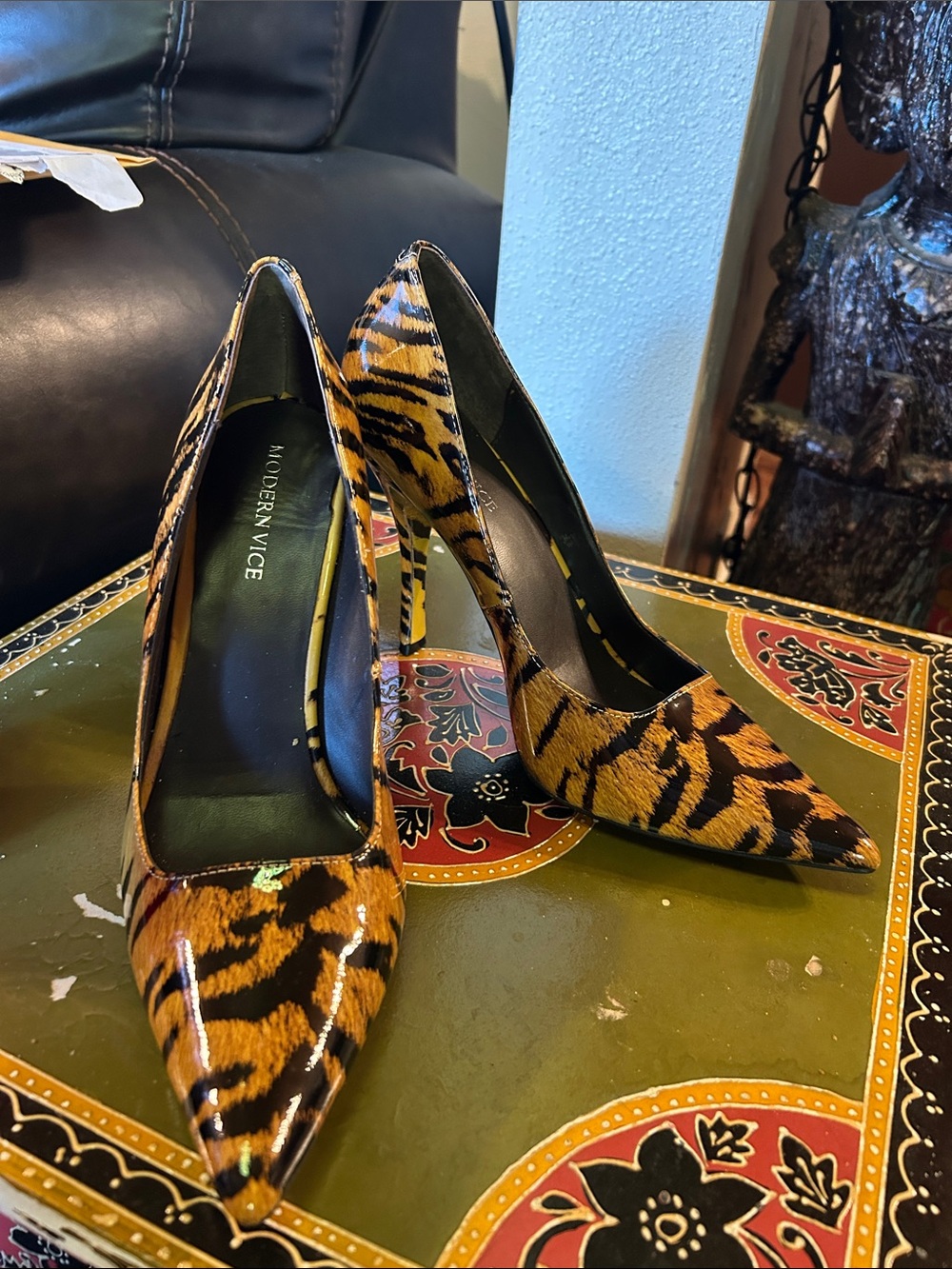 Modern Vice Tiger-Print Pointed Toe Stiletto Pumps - Brown/Black